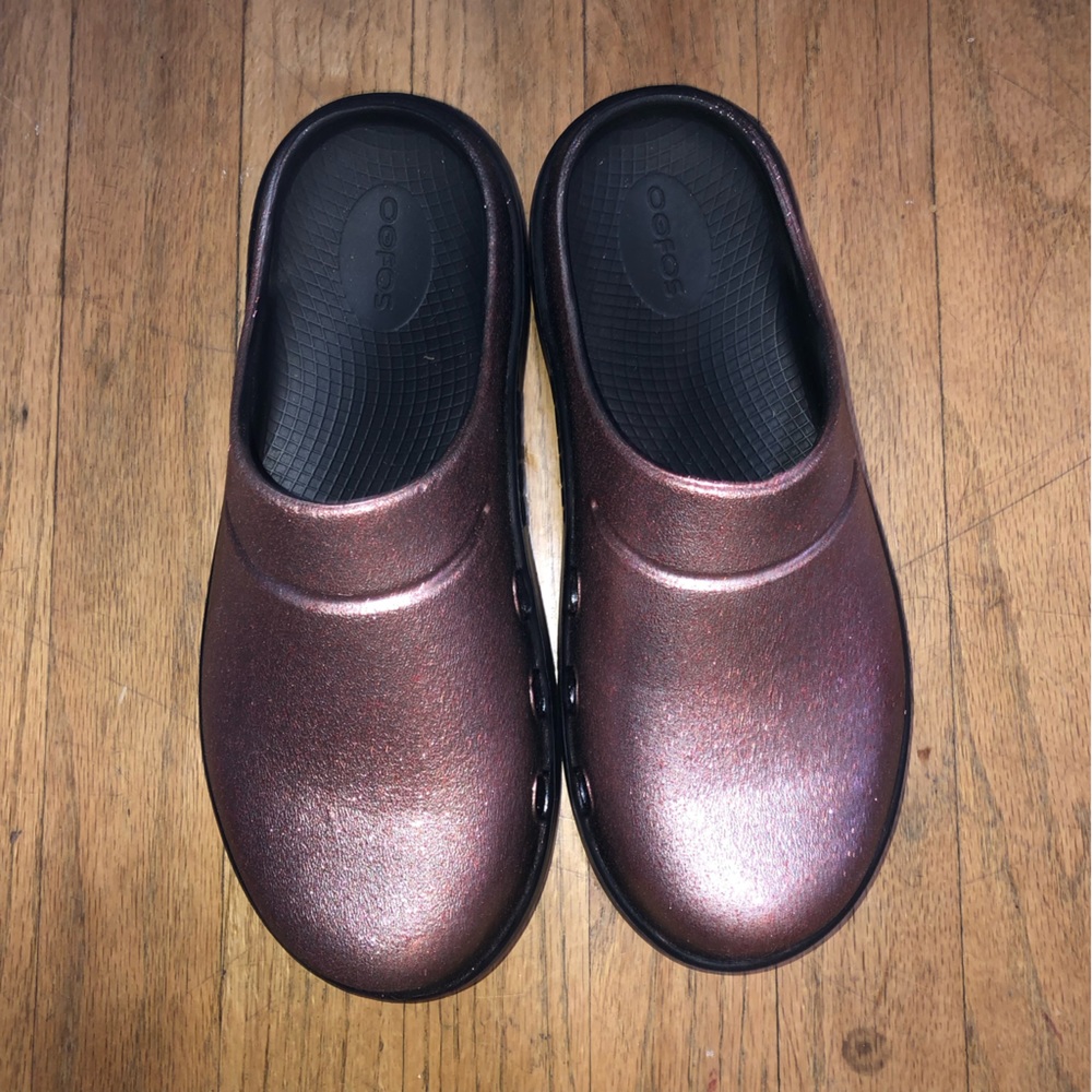 OOFOS recovery sparkle clogs size 8.